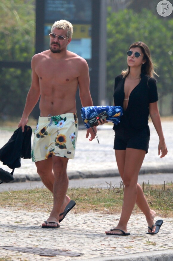 Thiago Martins assume namoro com Talita Nogueira e diz: 'Estamos felizes' (24 de fevereiro de 2020)
