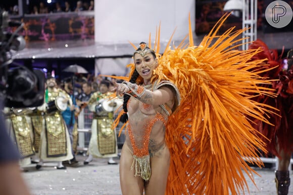 Carnaval de São Paulo: Dani Bolina é rainha de bateria da Unidos de Vila Maria ao lado de Savia David