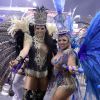Carnaval de São Paulo: Andrea Capitulino (de azul) é rainha de bateria da Acadêmicos de Tatuapé