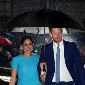 Meghan Markle e Príncope Harry estão morando no Canadá e retornaram à Inglaterra para compromisso oficial