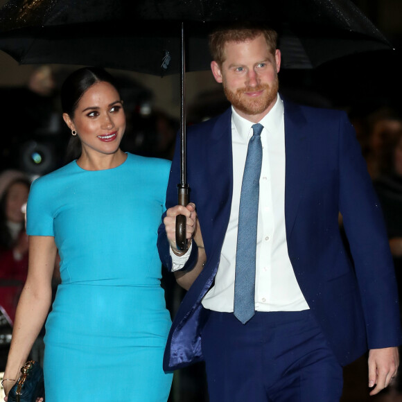 Na 1ª aparição oficial após o 'Megxit', Meghan Markle e Harry demonstraram sintonia em looks