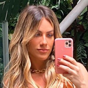 Giovanna Ewbank filmou a filha, Títi, dançando com atrizes neste domingo, 8 de março de 2020