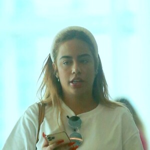 Rafaella Santos pe flagrada por fã durante dia de compras no shopping em rumor de gravidez