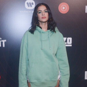 Bruna Marquezine foi flagrada durante ritual contra coronavírus