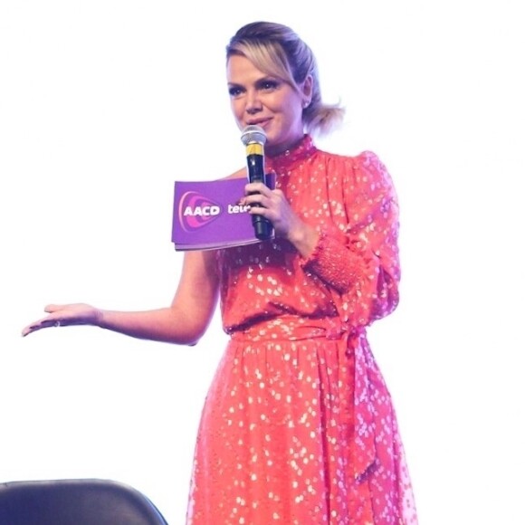 Eliana incentivou os seguidores a pensar no coletivo