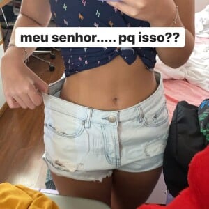 Mel Maia mostra corpo mais magro em foto com show folgado na cintura