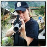'Salve Jorge': Giovanna Antonelli posta foto com arma a punhos nos bastidores