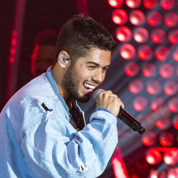 Zé Felipe está passando a quarentena em sua fazenda e mostrou vídeo em piscina tomand banho de ducha