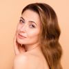 Maquiagem anti-idade: as rugas e manchas são suavizadas com bases que têm como proposta dar um toque mais jovem, saudável e natural à pele da mulher madura