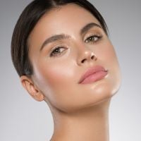 Maquiagem anti-idade: 10 dicas de base para uma pele mais jovem e iluminada