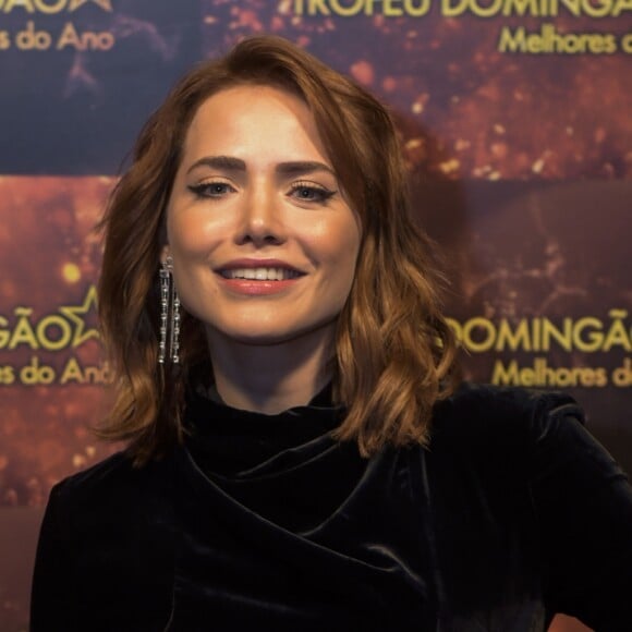 Letícia Colin conferiu a reestreia da novela 'Novo Mundo'