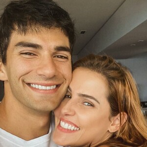 Deborah Secco é casada com Hugo Moura, com quem tem uma filha