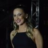 Claudia Leitte deu um show de sensualidade no palco do Terminal Náutico de Salvador na noite de sábado, 25 de outubro de 2014. Na plateia, o filho caçula da cantora, Rafael, curtiu a apresentação da mamãe famosa