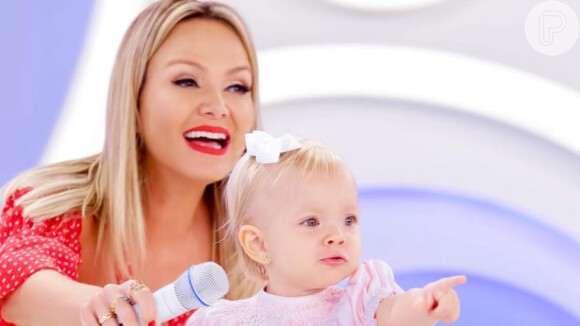 A apresentadora Eliana mostrou a filha, Manuela, passando vela em seu cabelo em vídeo compartilhado nesta quarta-feira, dia 08 de abril de 2020