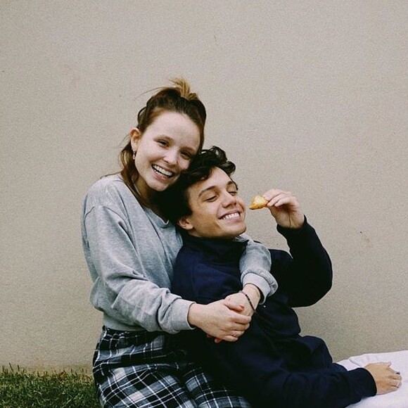 Larissa Manoela e Leo Cidade comemoraram 2 anos e 4 meses de namoro com piquenique
