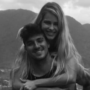 Roupa de Yasmin Brunet e Gabriel Medina combinada encanta em foto