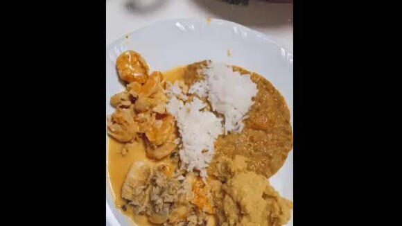 Lorena Improta e Leo Santana postaram mesma foto de almoço nesta sexta-feira, 24 de abril de 2020