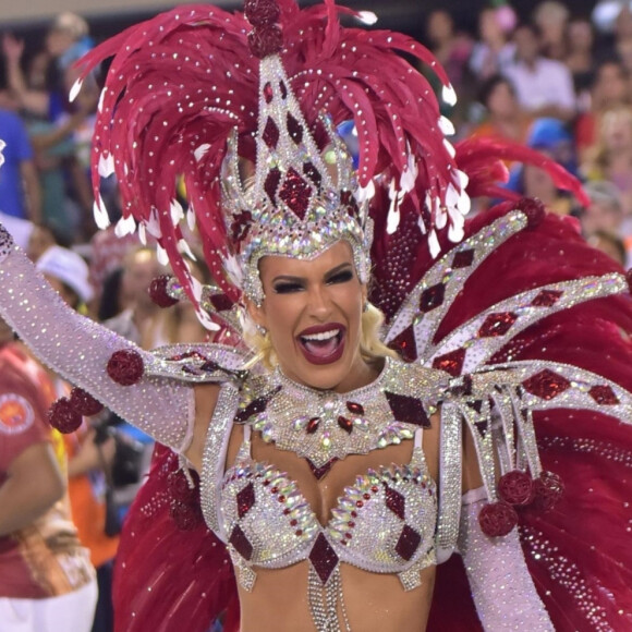 Lorena Improta foi musa da Viradouro, escola de samba campeã do carnaval do Rio