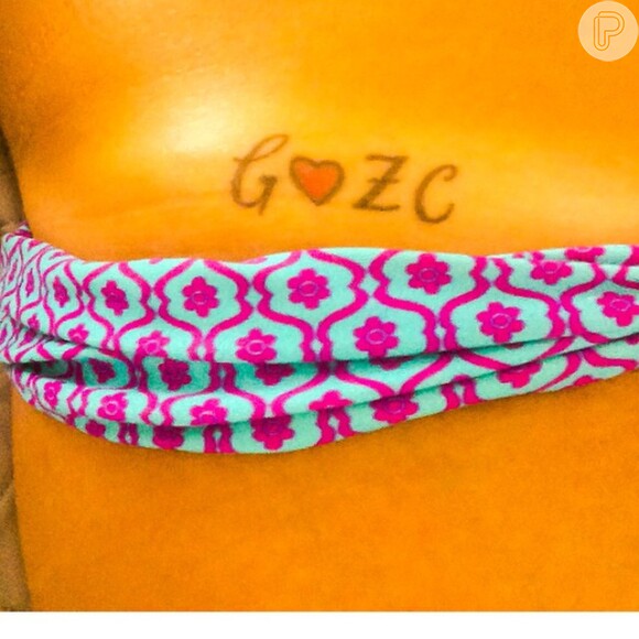 Recentemente, Graciele tatuou as iniciais do namorado, ZC, nas costas