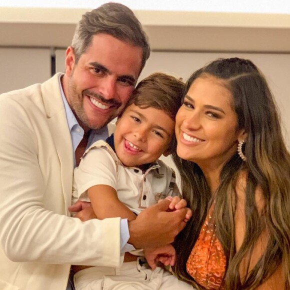 Simone, da dupla com Simaria, está vivendo o isolamento domiciliar com a família