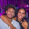 Segundo internautas, Neymar ainda namorava na época que ficou com Flay