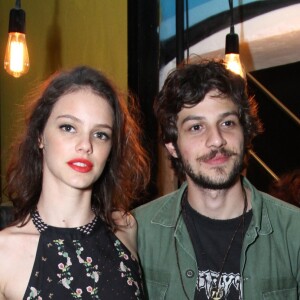 Chay Suede e Laura Neiva impressionaram famosos com a beleza da filha do casal, Maria