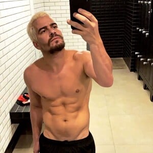 Thiago Martins postou foto sem camisa para mostrar mudança no corpo