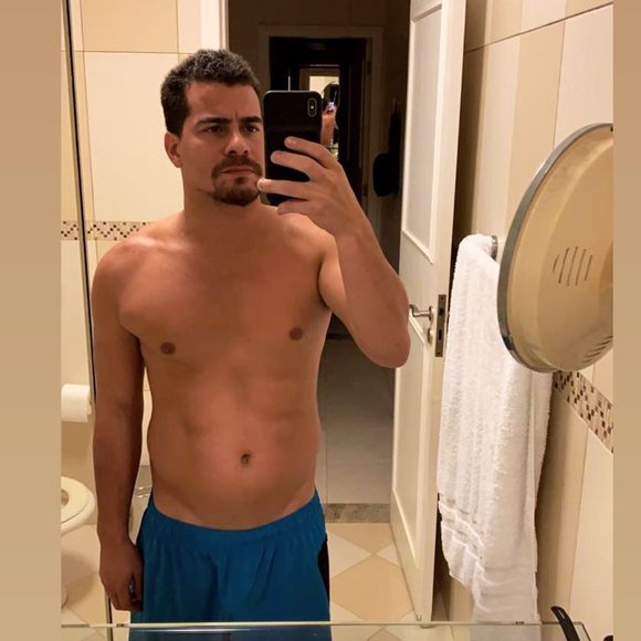 Thiago Martins mostrou como era o seu antigo visual