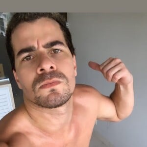 Thiago Martins exibiu corpo mais magro em fotos na web