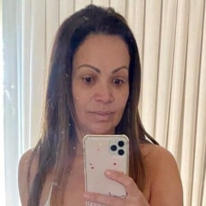 Corpo de Solange Almeida foi elogiado em foto de biquíni