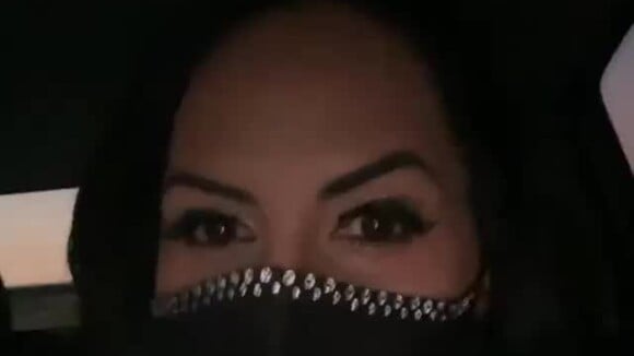Máscara usada por Graciele Lacerda tem detalhe em cristais
