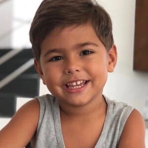 Filho de Simone impressionou por semelhança com a mãe em foto