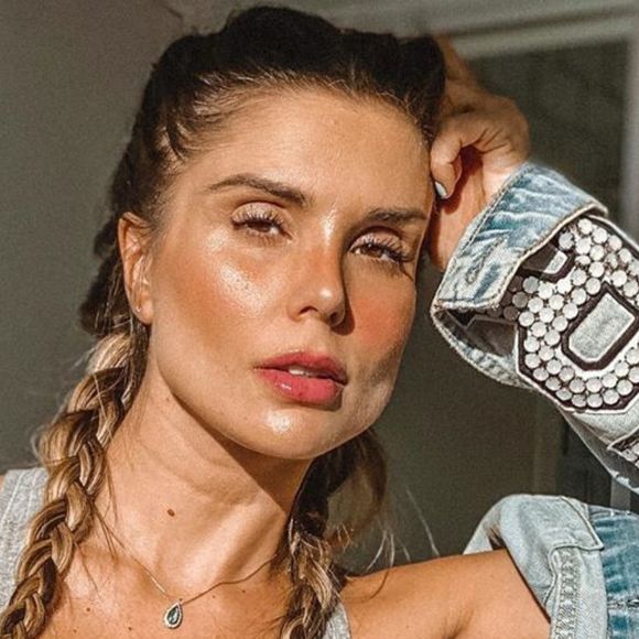 Flávia Viana deixou barriga de gravidez à mostra em look nesta segunda-feira, 11 de maio de 2020