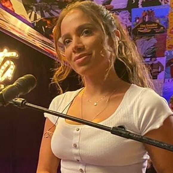 Anitta tirou dúvidas sobre política com a comentarista da CNN Brasil Gabriela Prioli