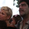 Xuxa Meneghel e o namorado, Junno Anddrade, choraram durante a festa dos 25 anos da fundação da apresentadora