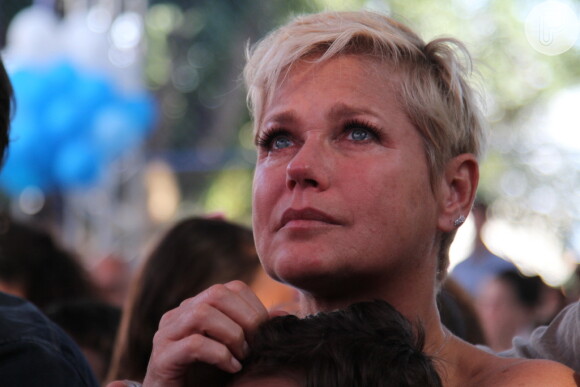 Xuxa chorou durante a festa dos 25 anos da fundação que leva o seu nome