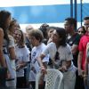 Sasha Meneghel e Bruna Marquezine compareceram à festa dos 25 anos da Fundação Xuxa Meneghel