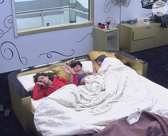 Kamilla vai dormir na mesma cama de Fernanda e André