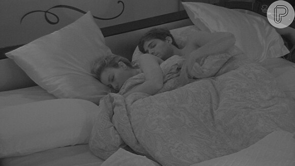 Fernanda e André dormem juntos
