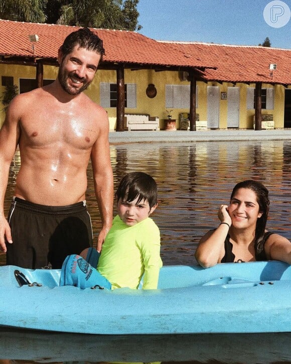 Jessica Costa e Sandro Pedroso durante viagem com o filho, Noah