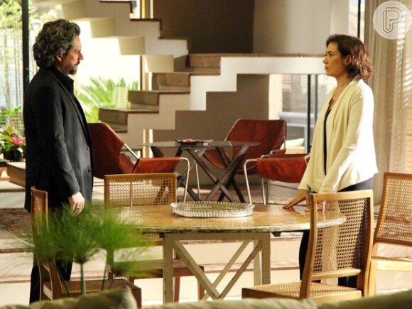 Maria Marta (Lilia Cabral) faz chantagem com José Alfredo (Alexandre Nero) em 'Império'