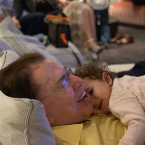 Patricia Abravanel registrou momento de carinho do pai, Silvio Santos, com Jane