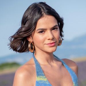 Bruna Marquezine comemora transição capilar: 'Cachinhos voltando'