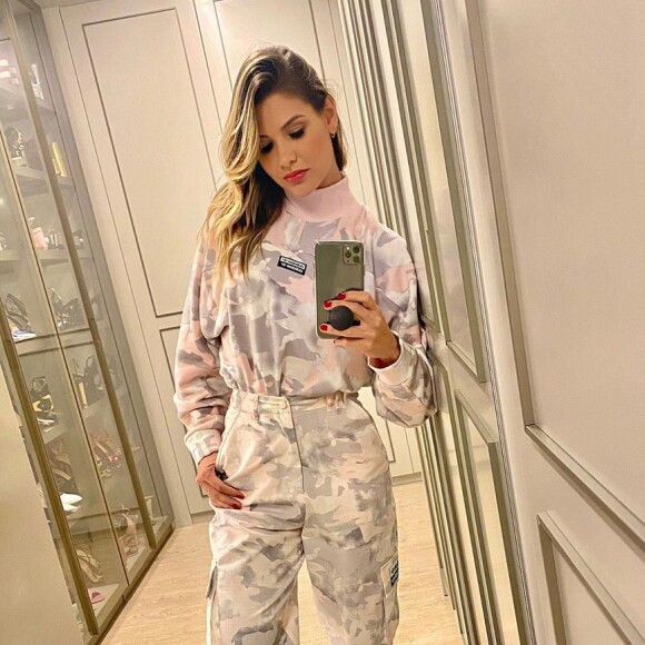 Andressa Suita valoriza corpo em roupas confortáveis