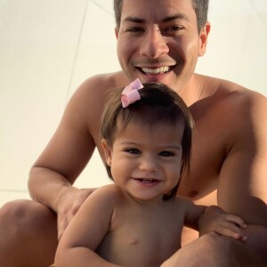 Mayra Cardi explicou que Arthur Aguiar está em SP, mas vem ao Rio ver Sophia ainda essa semana