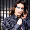 De acordo com a beauty expert Rafaella Crepaldi, os tons neons, que são bem atípicos na maquiagem, trazem uma contemporaneidade