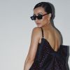Sabrina Sato aliou óculos escuros e vestidos com design vintage em look