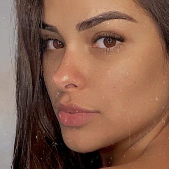 Munik Nunes exibiu novo visual ao deixar o cabelo loiro para trás: 'Me achando muito linda'