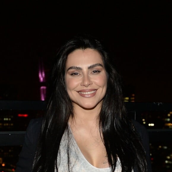 Cleo não reconhece Felipe Araújo em jogo: 'Quem é ele mesmo? Penso'