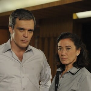 Novela 'Fina Estampa': Renê (Dalton Vigh)  volta para a casa de Tereza Cristina (Christiane Torloni) após briga com Griselda (Lilia Cabral)